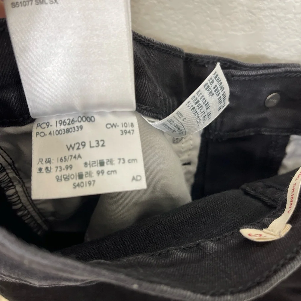 Like New Levi’s 311 Shaping Skinny Jeans - Size 29 x 32 - Soft Black - Picture 7 of 7